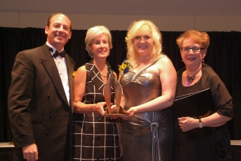 Kansas Governor, Kathleen Sebelius, awards the Elaris Duo Kansas Governor's Arts Award
